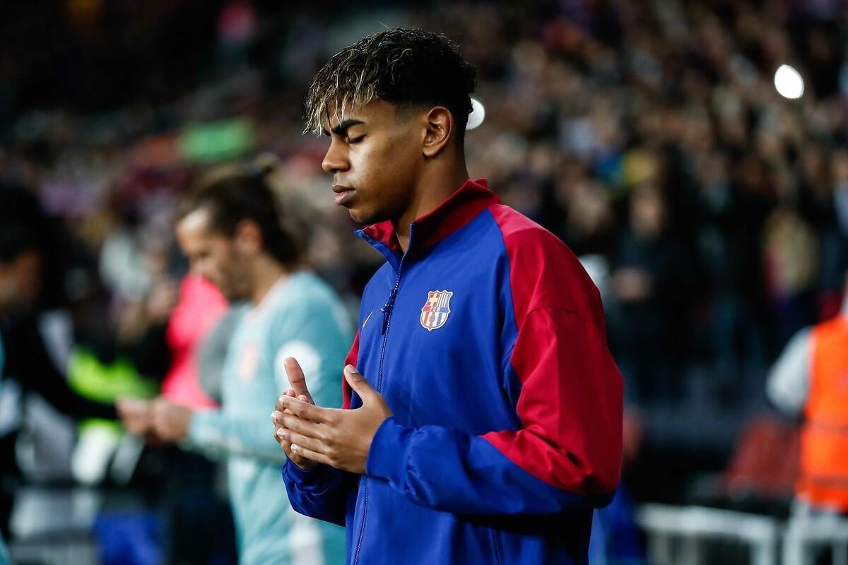 Lamine Yamal, a young Barcelona footballer, observing Ramadan and following a special nutrition plan.