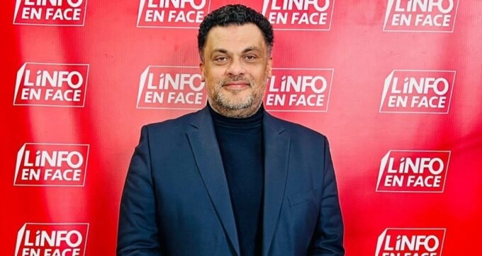 Maître Omar Bendjelloun, avocat et docteur en droit, s'exprimant avec conviction sur le plateau de l'émission « L'Info en Face ».