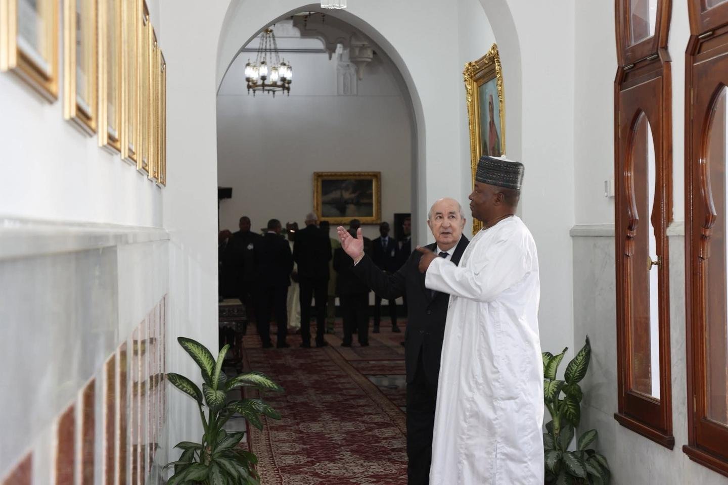 Le Boubou Blanc de Tiani à Alger : L'Algérie Relance sa Stratégie Sahélienne Face à l'Ombre Marocaine 3 Le président algérien Abdelmadjid Tebboune et le chef de la junte nigérienne Abdourahamane Tiani, en visite à Alger, diffusée sur un compte Facebook de la présidence nigérienne le 16 février 2026.