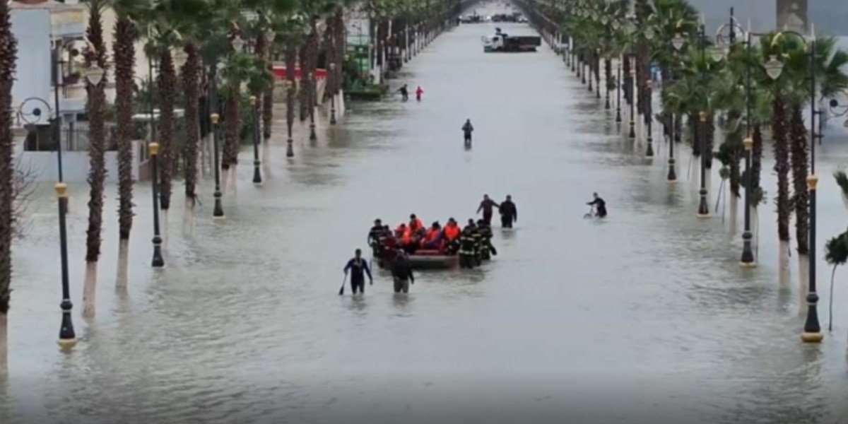 Le Maroc face à l'après-crise : Le retour orchestré des sinistrés des inondations 3 Image principale illustrant les inondations et les efforts de retour des populations au Maroc.
