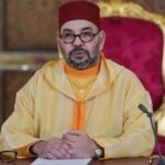 Le Roi Mohammed VI en discussion téléphonique, symbolisant son engagement diplomatique pour la sécurité des pays du Golfe.