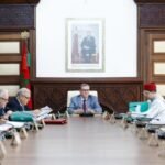 Vue d'ensemble d'un campus universitaire moderne au Maroc, symbolisant l'engagement du gouvernement envers l'excellence de l'enseignement supérieur et la recherche scientifique.