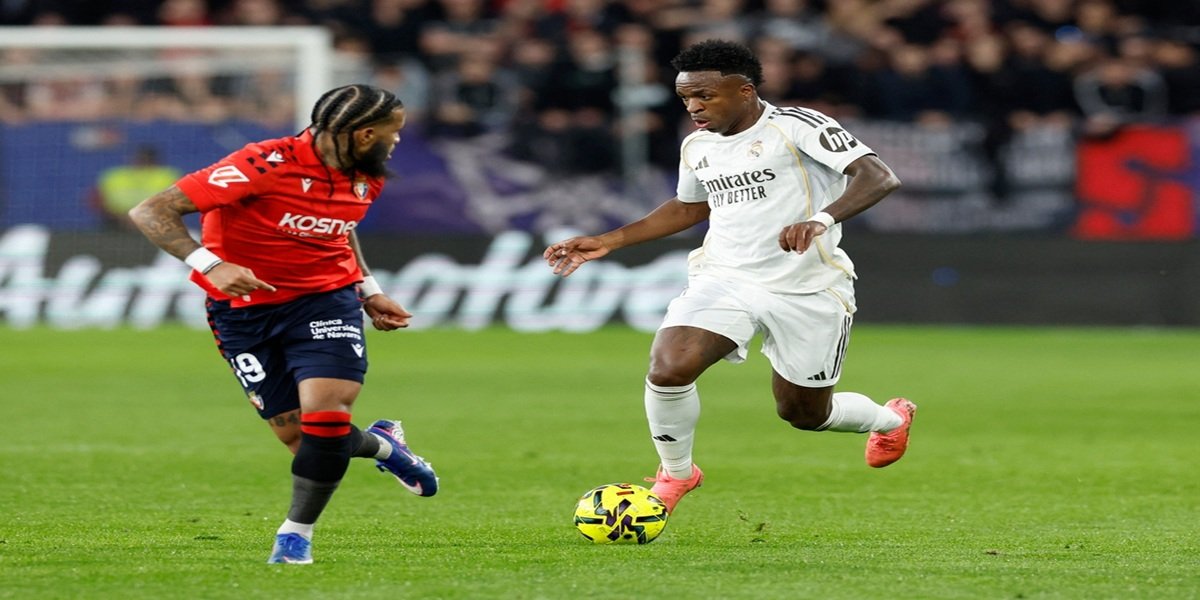 Liga : Osasuna fait chuter le Real Madrid sur le fil (2-1) 1 Les joueurs d'Osasuna célèbrent leur victoire surprise contre le Real Madrid en Liga.