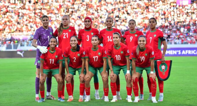 L'équipe nationale féminine du Maroc, les Lionnes de l'Atlas, en plein entraînement au Complexe Mohammed VI de Football à Maâmora, sous la direction de Jorge Vilda Rodriguez.