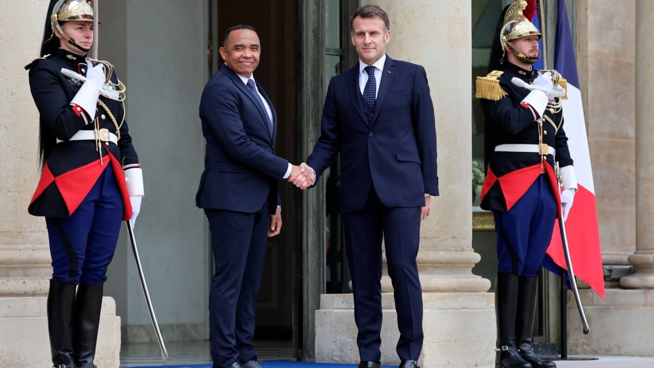Madagascar : la France d’Emmanuel Macron tente de rattraper l’avance russe 3 Le président français Emmanuel Macron accueille le président malgache Michaël Randrianirina à l’Élysée, le 24 février 2026.