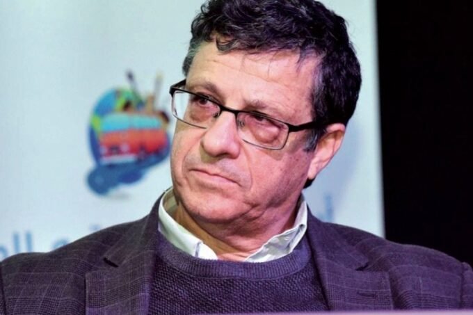 Azeddine Akesbi, économiste et militant anti-corruption, s'exprimant sur les méthodes d'estimation des coûts de la corruption et la nécessité de transparence au Maroc.