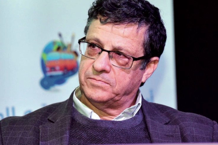 Azeddine Akesbi, économiste et militant anti-corruption, s'exprimant sur les méthodes d'estimation des coûts de la corruption et la nécessité de transparence au Maroc.