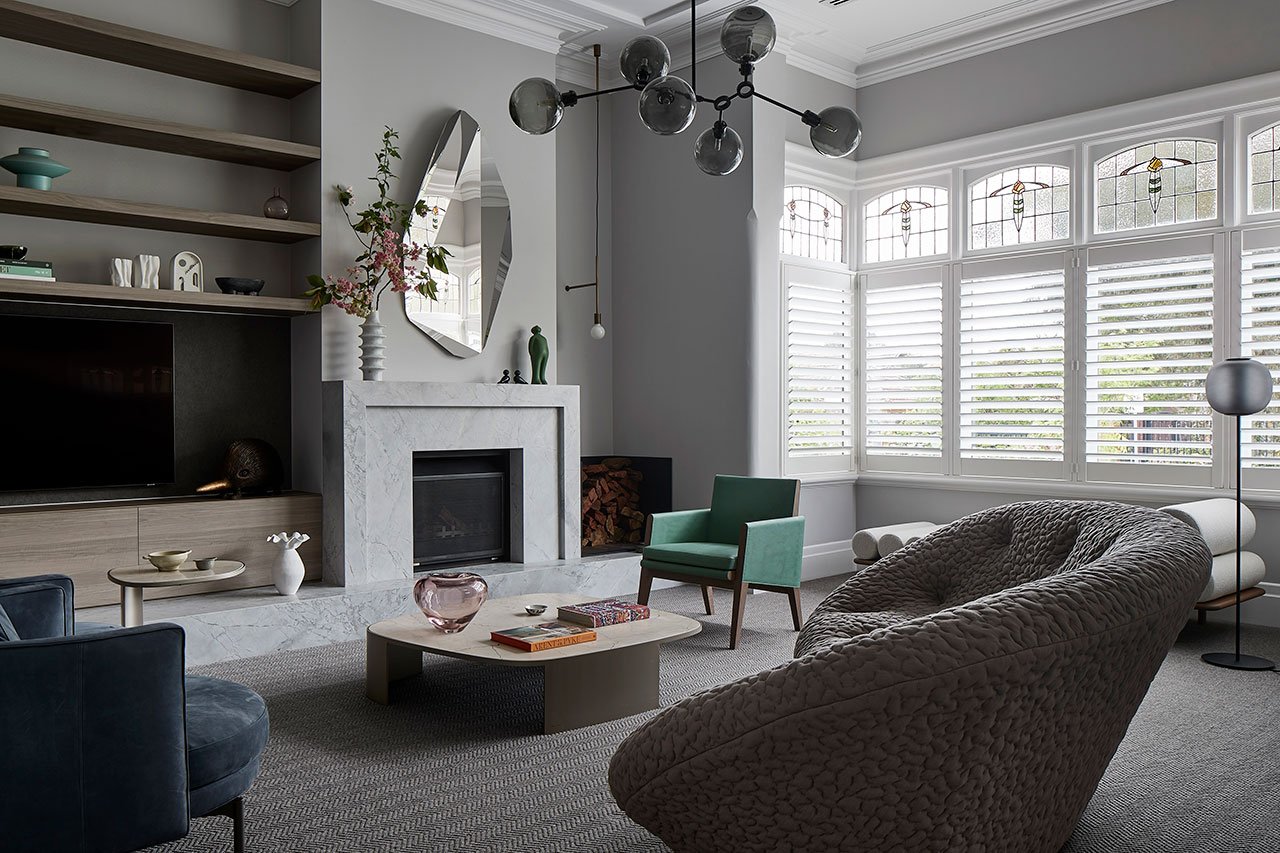 Kaleidoscope of Eras: How a 1912 Melbourne Federation Home Embraces Bold Modernity 3 A stunning blend of heritage and modern design in a renovated 1912 Federation home in Melbourne, featuring bold art and vibrant colours.