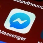 Logo Messenger et Facebook sur un écran d'ordinateur, symbolisant la fin de l'indépendance de Messenger et son intégration forcée dans l'écosystème Facebook.