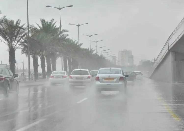 Heavy rain falling in a Moroccan city, illustrating the unstable weather conditions.