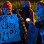 Manifestation après le naufrage d’une embarcation ayant causé la mort d’au moins 31 migrants, à Calais (Pas-de-Calais), le 24 novembre 2021.