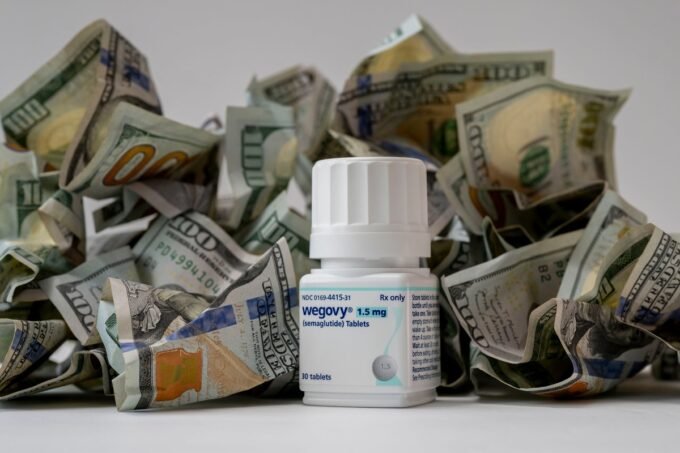 Novo Nordisk and Hims & Hers logos with a legal gavel, symbolizing the patent infringement lawsuit over weight-loss drugs.