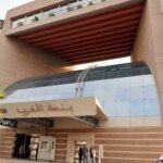 Illustration de paiements électroniques, avec des logos de la BAD et Bank Al-Maghrib, symbolisant la collaboration pour l'inclusion financière au Maroc.