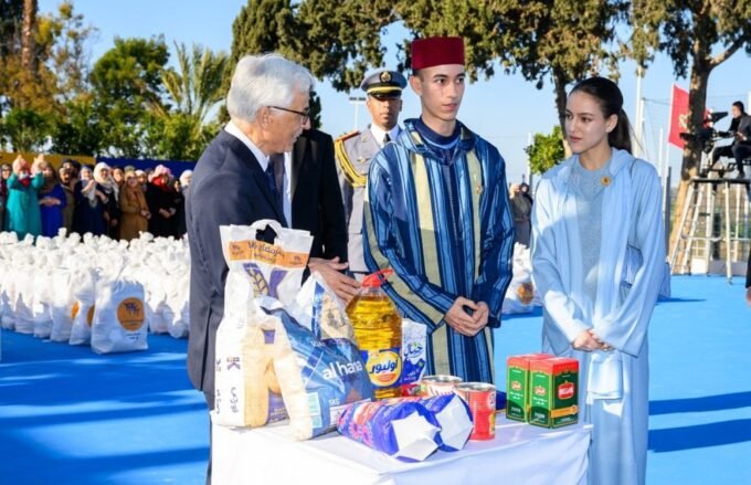Portrait souriant de S.A.R. la Princesse Lalla Khadija lors d'un événement officiel, symbolisant la jeunesse et l'avenir de la monarchie marocaine.
