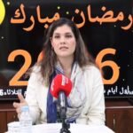 Dr Imane Rahmouni offrant des conseils pour un Ramadan sain, avec un arrière-plan évoquant la sérénité et la santé digestive.