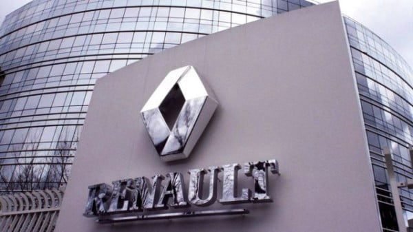 Vue d'ensemble de la gamme de véhicules Renault Group, illustrant la diversité et l'innovation, avec un accent sur les modèles électriques et hybrides.