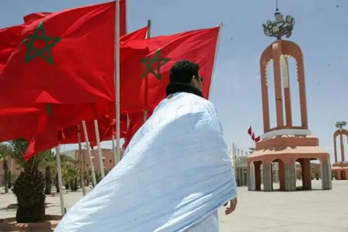 Sahara Marocain : Les Coulisses d'une Autonomie en Mutation – Révélations sur la Future Architecture Politique 10 Carte du Sahara marocain illustrant les zones clés des négociations politiques, avec un focus sur Laâyoune et la région de Guelmim-Oued Noun, symbolisant les enjeux territoriaux et démographiques.