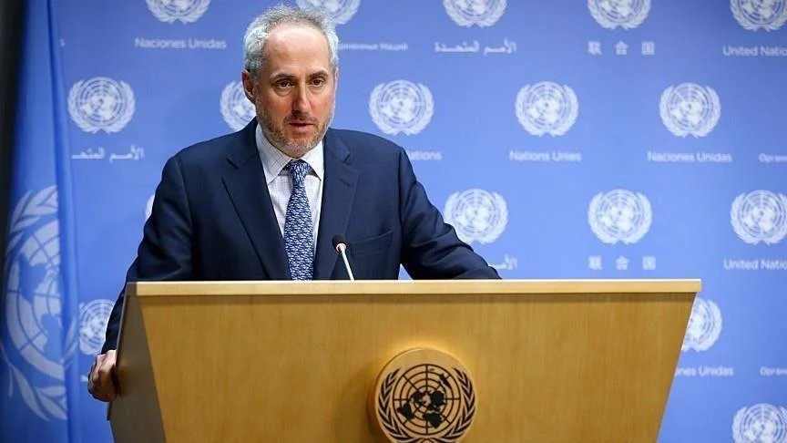 Sahara Marocain : L'ONU Rompt le Silence sur les Négociations de Washington 3 Stéphane Dujarric, porte-parole du Secrétaire général de l’ONU, s'exprimant lors d'un point de presse