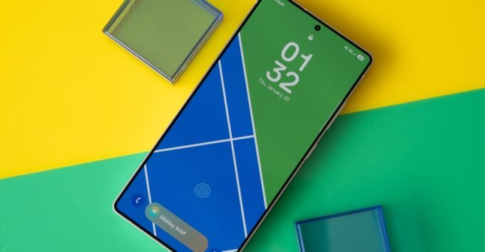 Samsung Galaxy S25 Ultra smartphone, predecessor to the S26, showcasing the sleek design.