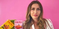 Federica Mercuriello, founder of Sausly, proudly presenting her authentic Italian pasta and sauce kits.