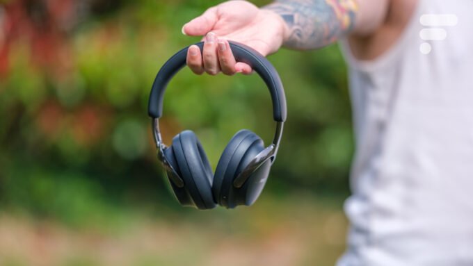Scandale sanitaire : des produits toxiques détectés dans les casques audio de grandes marques 7 Un casque audio de marque Sennheiser posé sur une surface, illustrant l'article sur la toxicité des casques.