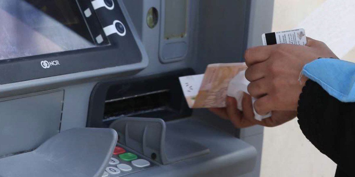 Les Banques Marocaines : L'Aube d'un Nouveau Cycle de Valeur et un Potentiel Boursier Inexploré 3 Une image représentant des gratte-ciel modernes symbolisant la finance et la croissance économique, avec un léger flou artistique pour évoquer la dynamique du secteur bancaire marocain.