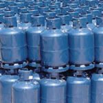 Bouteilles de gaz Sonomac empilées, symbolisant le défi de redressement de l'entreprise du Groupe Al Jirari.