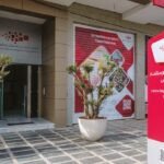 Vue aérienne d'une zone industrielle moderne avec des terrains viabilisés et des infrastructures, symbolisant le développement économique.