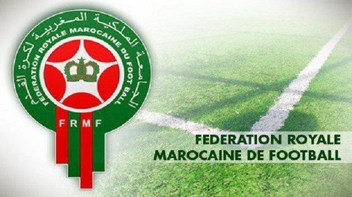 Walid Regragui, entraîneur de l'équipe nationale marocaine de football, lors d'une conférence de presse, démentant les rumeurs.