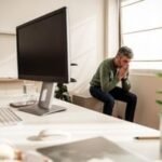 An abstract image depicting the weight of unexpressed thoughts or a broken communication link in a a workplace setting.