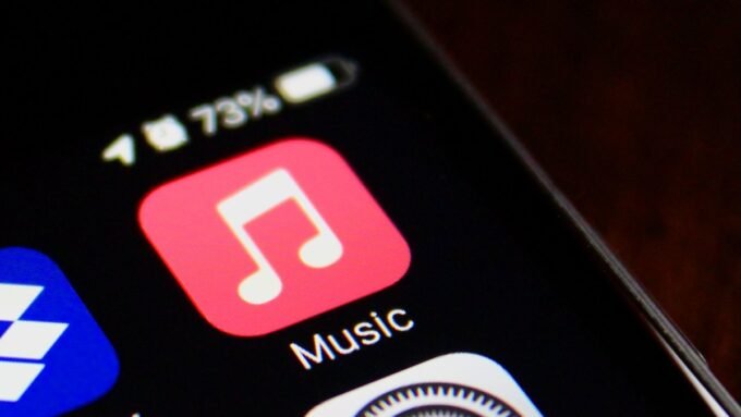 Apple Music logo with AI-related graphics, symbolizing transparency in AI-generated music content.