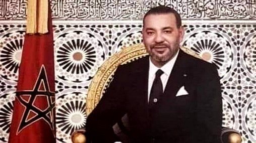 Sa Majesté le Roi Mohammed VI, Amir Al-Mouminine, lors de la prière de l'Aïd Al-Fitr à la mosquée Ahl Fès de Rabat, le 20 mars 2026.
