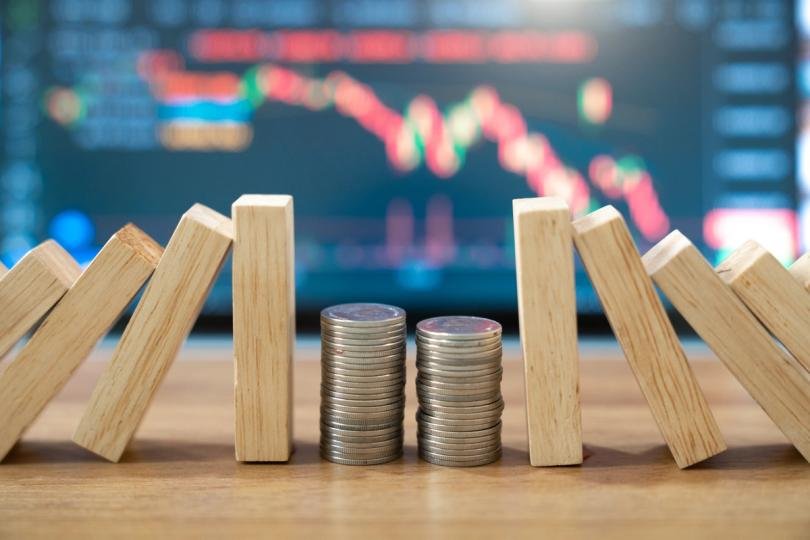 Bitcoin's Volatile Ascent: A Short Squeeze Fuels 5% Jump, Analyst Warns Against Euphoria 3 A digital representation of Bitcoin's price chart showing a sharp upward spike, symbolizing market volatility and a short squeeze.