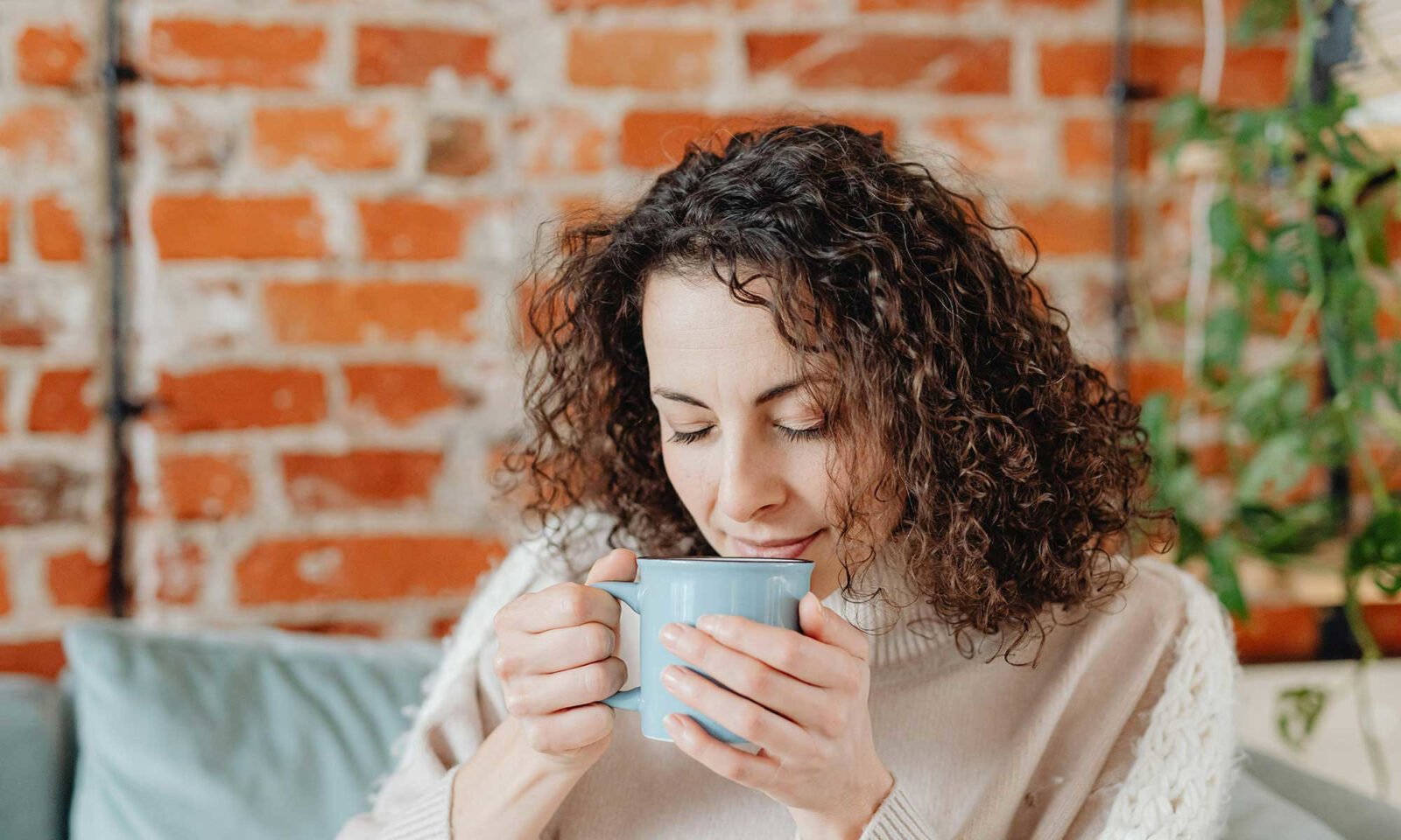 A steaming cup of coffee with various brain-boosting ingredients like cocoa powder and a supplement container nearby.