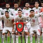 Logo de la CAF avec les drapeaux du Sénégal et du Maroc, symbolisant la controverse de la finale de la CAN 2025 et la décision de forfait.