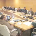 Carburants : Le PPS Sonde l'Ombre du Moyen-Orient sur les Prix du Ramadan 2 Image illustrant des pompes à essence et des produits alimentaires, symbolisant la hausse des prix et la spéculation dénoncées par le PPS durant le Ramadan.