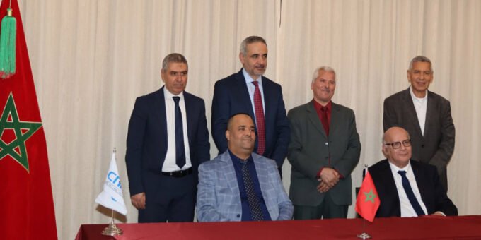 Signature de la convention entre la CNDP et l'Ordre des Adouls pour le programme DATA-TIKA au Maroc