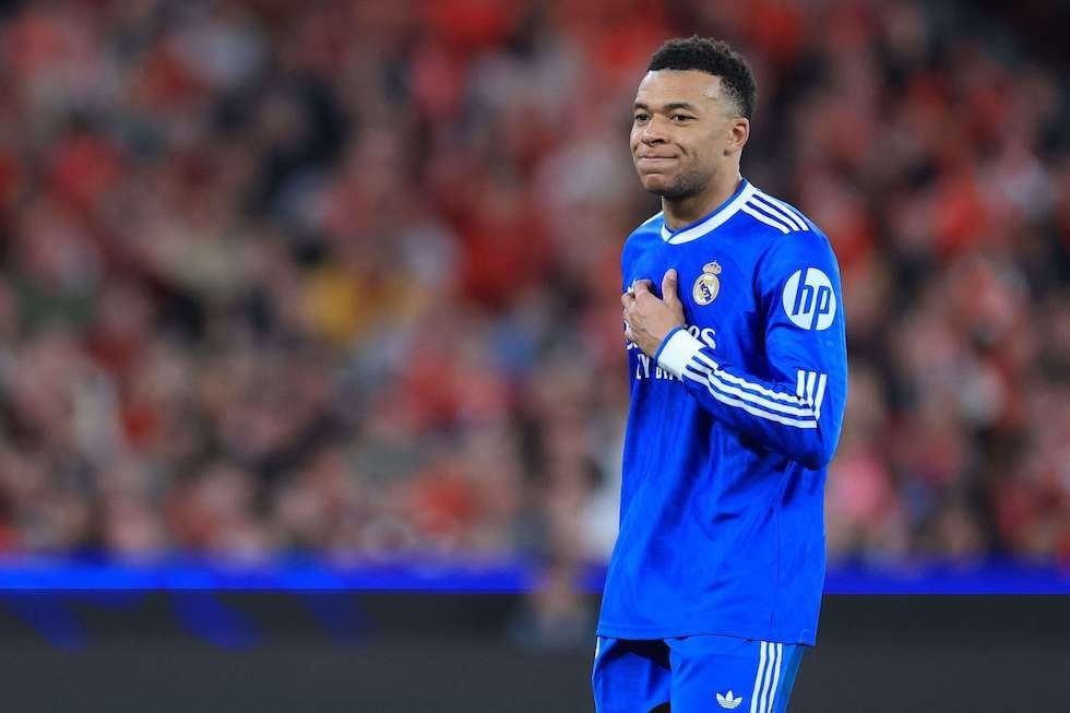 نشرة إخبارية: تطورات سياسية وأمنية متسارعة في الشرق الأوسط 3 صورة تجمع لقطات إخبارية متنوعة من الشرق الأوسط، تعكس التوترات السياسية والأمنية.