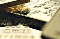 صورة لسبائك ذهب أو عملات ذهبية تعكس استقرار الأسعار العالمية.