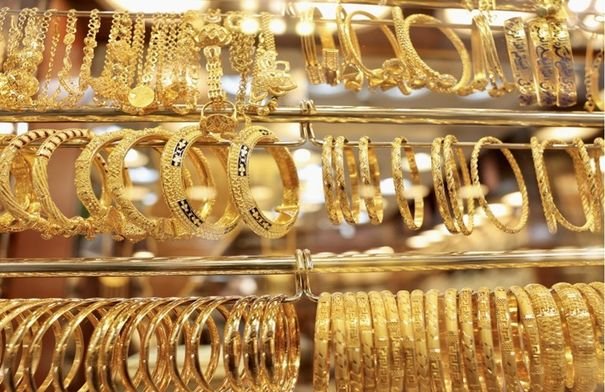 صورة لسبائك ذهب أو مجوهرات ذهبية تعكس استقرار الأسعار في السوق الأردنية