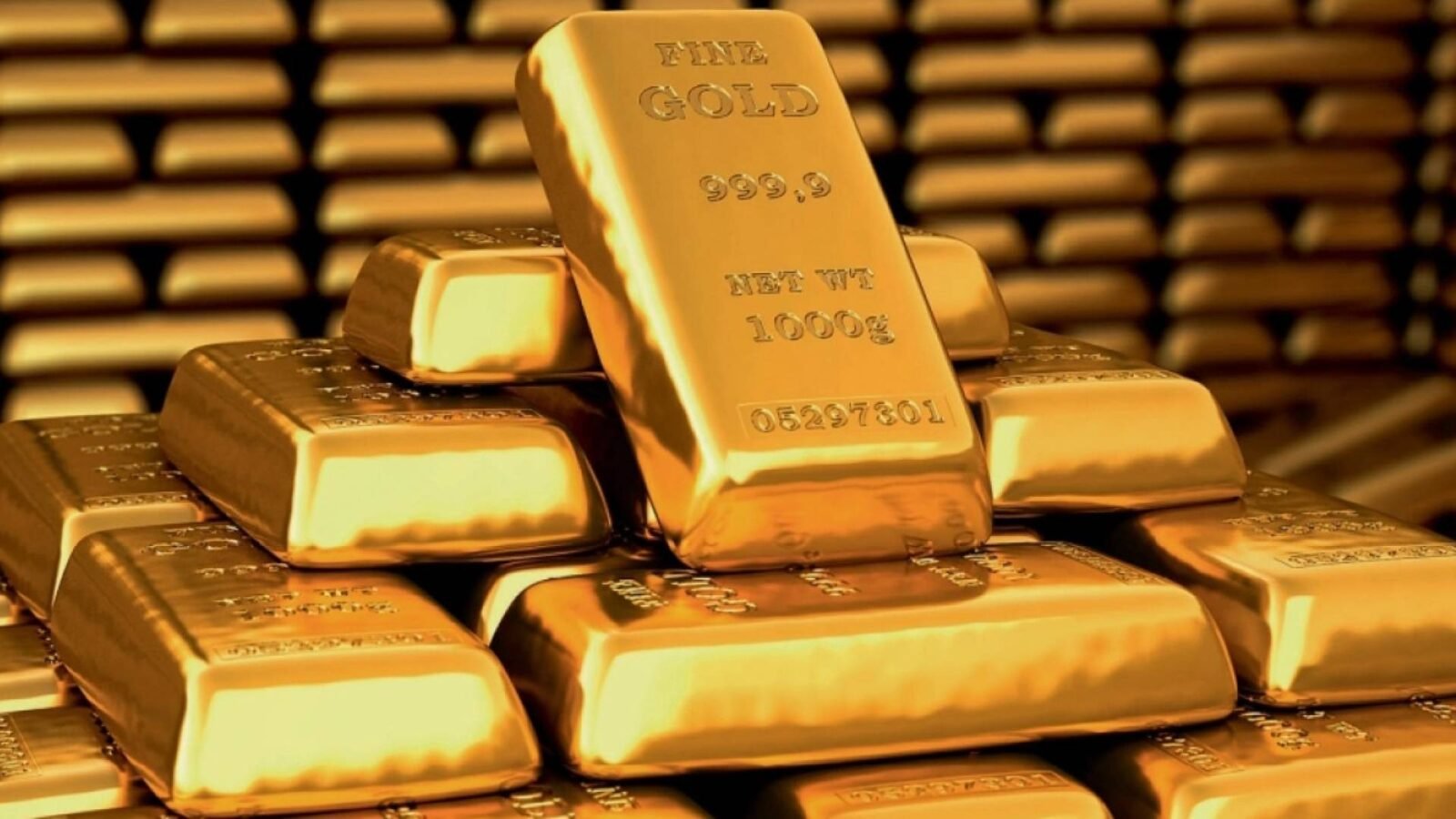 ارتفاع قياسي يشهده سوق الذهب السعودي: عيار 24 يقترب من 554 ريالاً 3 صورة لسبائك ذهبية وعملات معدنية ترمز لارتفاع أسعار الذهب في السوق السعودي.