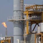 منشأة لمعالجة الغاز في حقل بارس الجنوبي، أكبر حقل غاز طبيعي في العالم، يظهر عليها آثار استهداف.