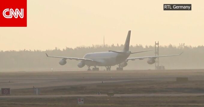 جهود الإدارة الأمريكية لإجلاء مواطنيها العالقين في الشرق الأوسط