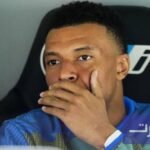 صورة لكيليان مبابي وهو يتحدث في فعالية ترويجية