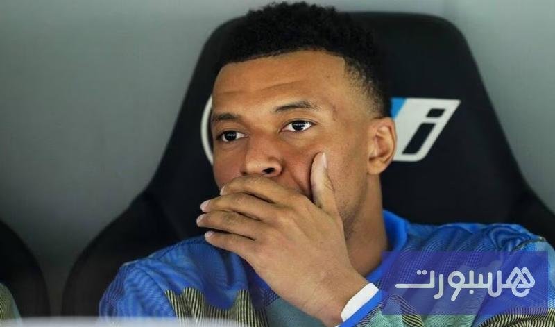 صورة لكيليان مبابي وهو يتحدث في فعالية ترويجية