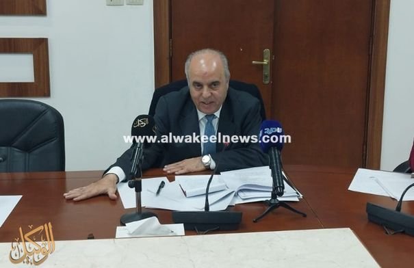 إصلاح جذري للقطاع التعليمي في الأردن: وزارة جديدة تحل محل التربية والتعليم العالي 5 وزير التربية والتعليم الأردني الدكتور عزمي محافظة يتحدث في اجتماع نيابي حول مشروع قانون التعليم الجديد.