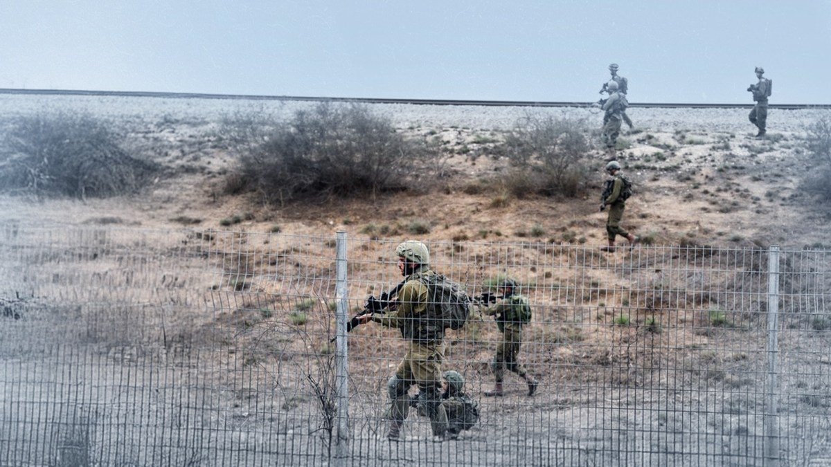 صورة جوية تظهر الحدود اللبنانية الإسرائيلية مع انتشار عسكري، تعكس التوترات وتغير الاستراتيجيات الأمنية.