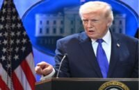 الرئيس الأمريكي دونالد ترامب يتحدث للصحفيين في البيت الأبيض