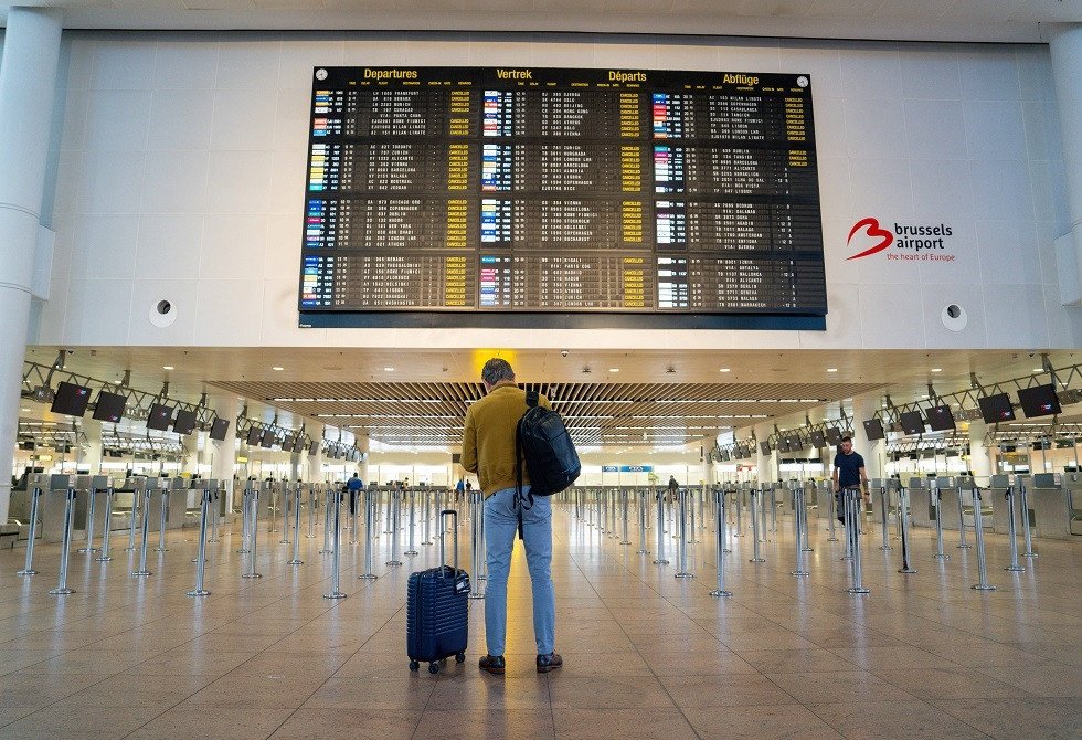 موجز إخباري شامل: تطورات الصراعات الإقليمية، احتفالات العيد، وأبرز الأحداث العالمية 3 صورة بانورامية تجمع لقطات من الصراعات الجيوسياسية واحتفالات العيد وفعاليات رياضية متنوعة.