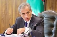 صورة لرئيس الوزراء الأردني جعفر حسان يتحدث في جلسة لمجلس النواب حول الأمن الغذائي والطاقي.